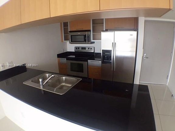 5th image of 1750 N Bayshore Dr APT 3606