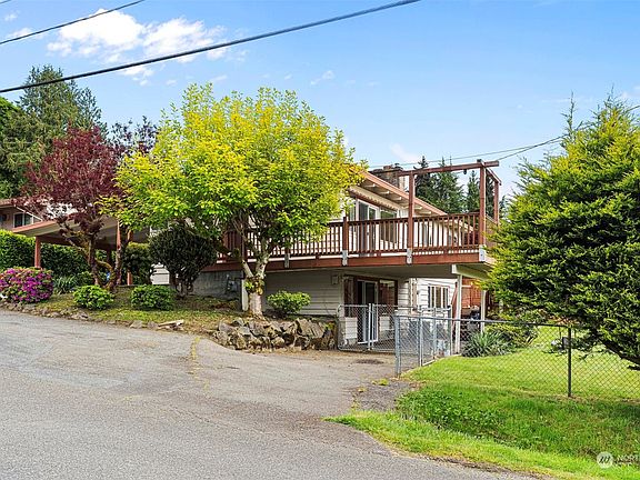 2nd image of 17102 Ambaum Boulevard S