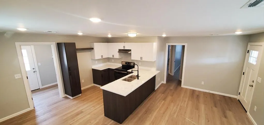 2 bed, 809 sqft, $1,300 — Photo 3