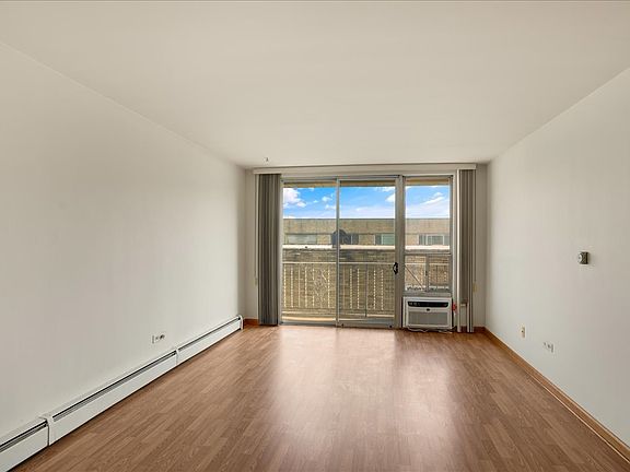4th image of 415 Wesley Ave APT 44