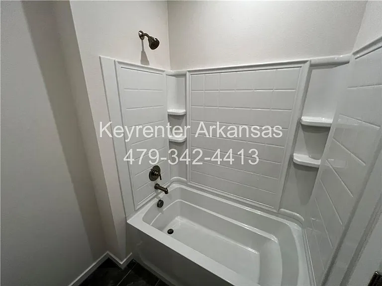 4808 Planetree St — Photo 23
