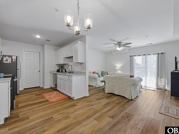4th image of 816 Caroline Ct #D
