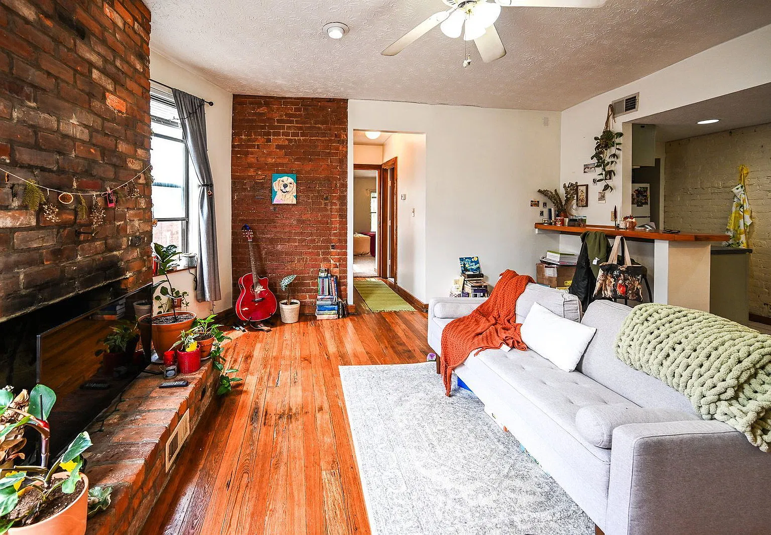 1 bed, 1.0 bath, 900 sqft, $1,150 — Photo 2