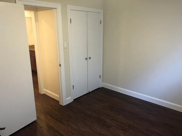 Claremont Park Apartments — Photo 18