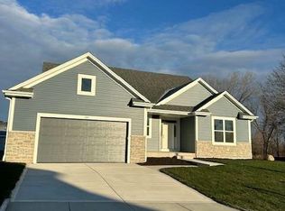 1001 Waterstone Ct, Pewaukee, WI 53072