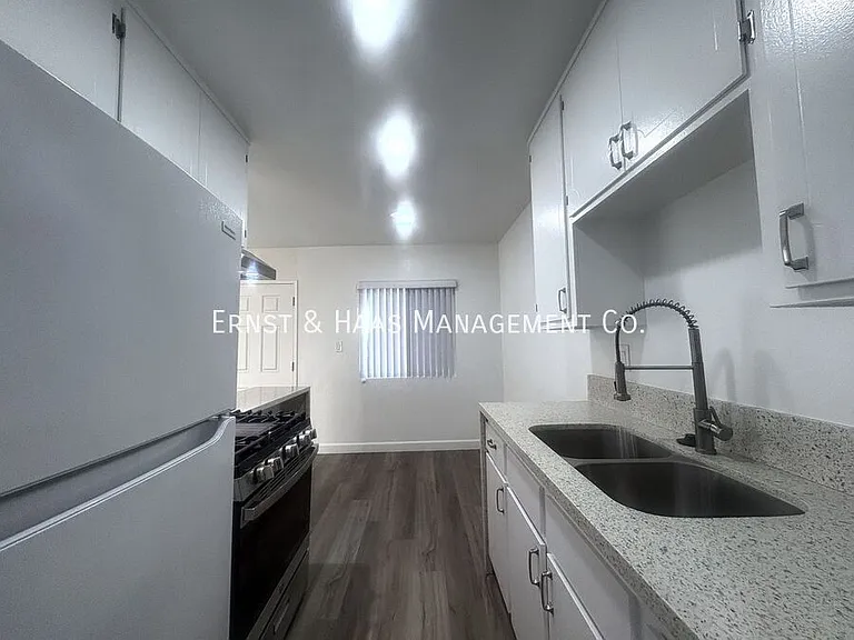 1615 Rose Ave #6 — Photo 8