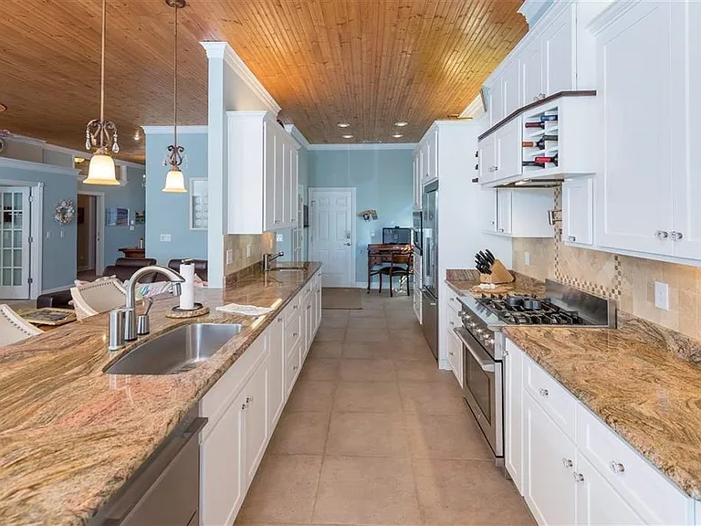 208 Somerset Ct — Photo 12