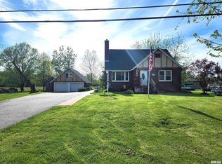 706 N Broadway St, Cleveland, IL 61241