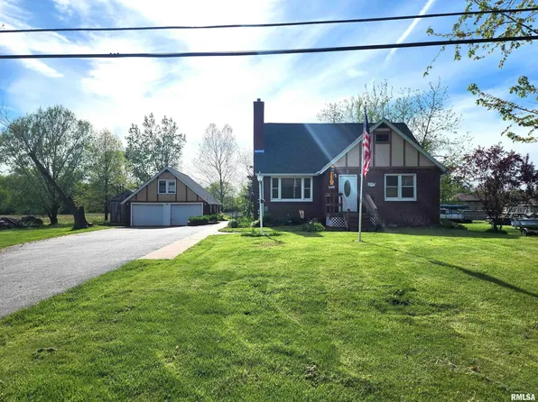 706 N Broadway St, Cleveland, IL 61241