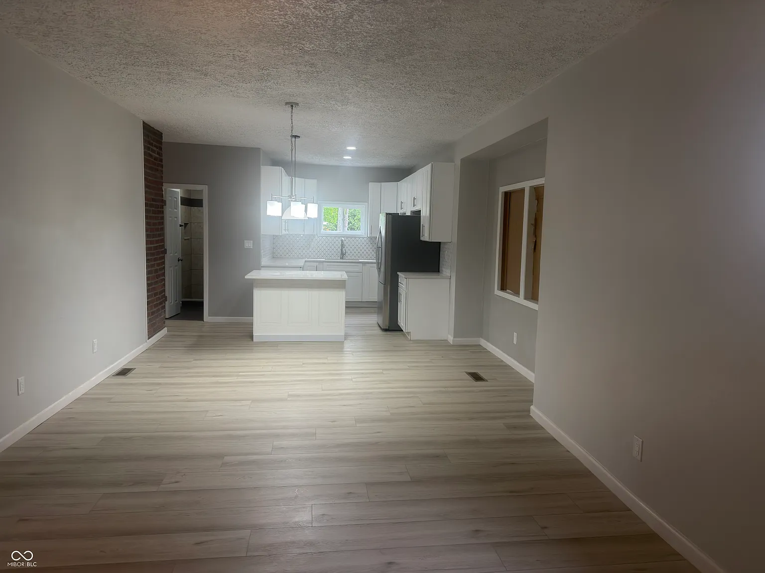 4 bed, 2.0 bath, 1918 sqft, $1,999 — Photo 2