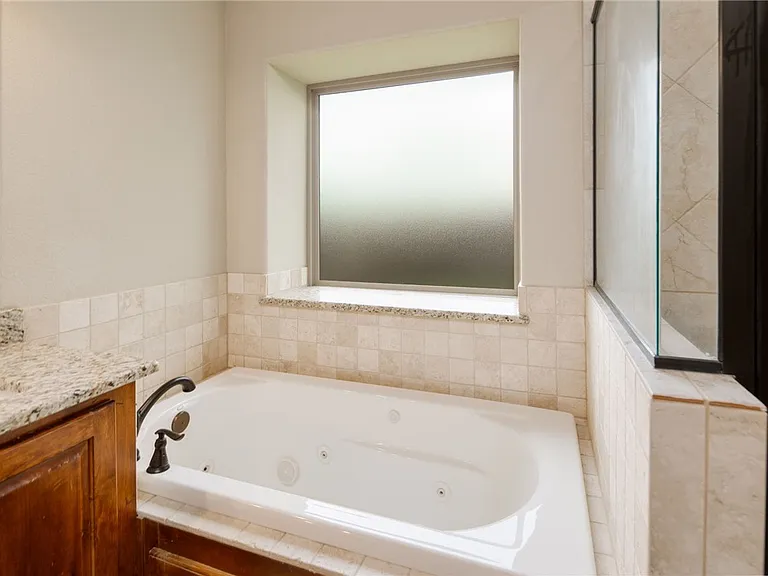 4025 Crestmont Dr — Photo 20