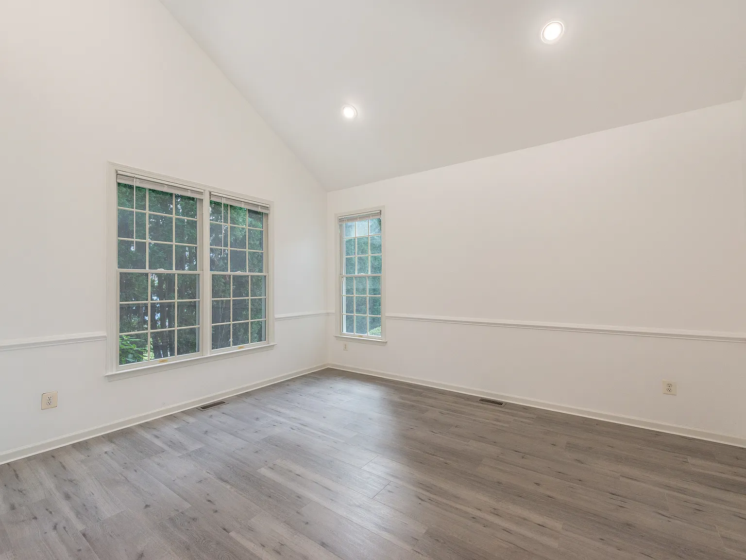 3 bed, 2.5 bath, 2064 sqft, $5,300 — Photo 2