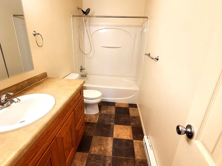 1101 Elon Ave — Photo 5