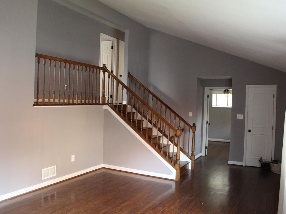 SPACIOUS & OPEN living room