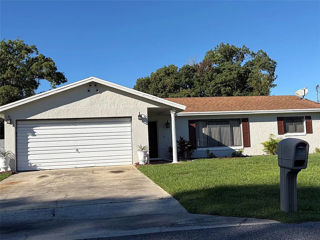 3 bed, 1.0 bath, 1596 sqft, $2,500 — Photo 1