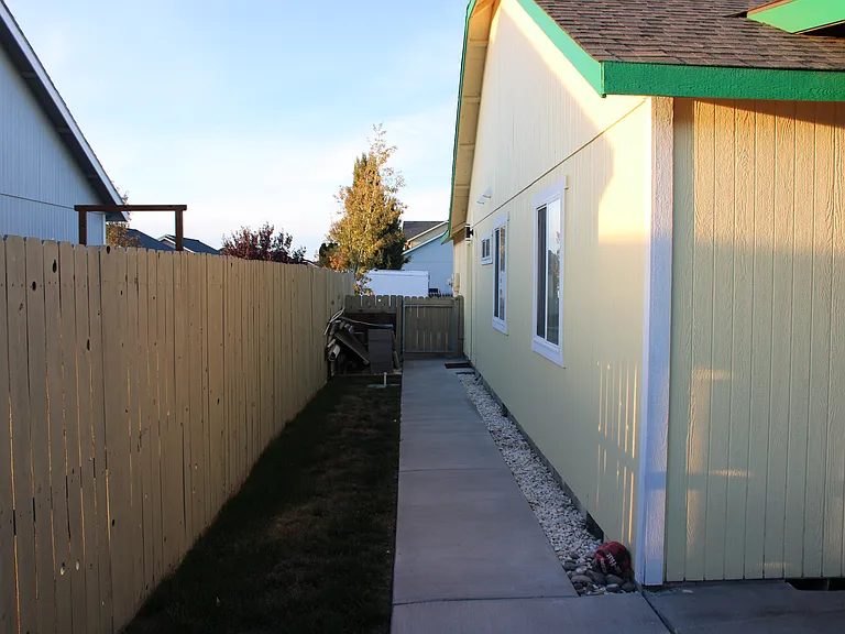 1409 E Raymond Dr — Photo 7