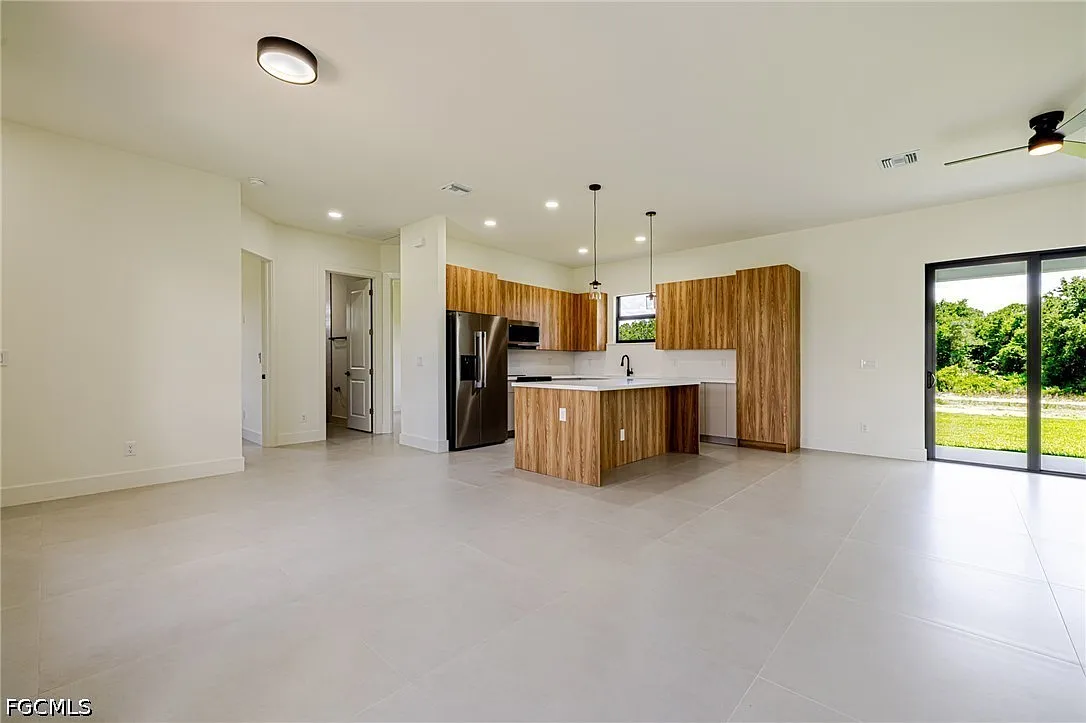 3 bed, 2.0 bath, 1491 sqft, $2,000 — Photo 4