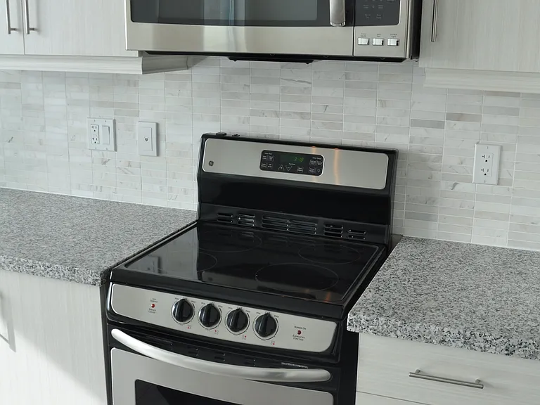 68 Canterbury Pl #1707 — Photo 8