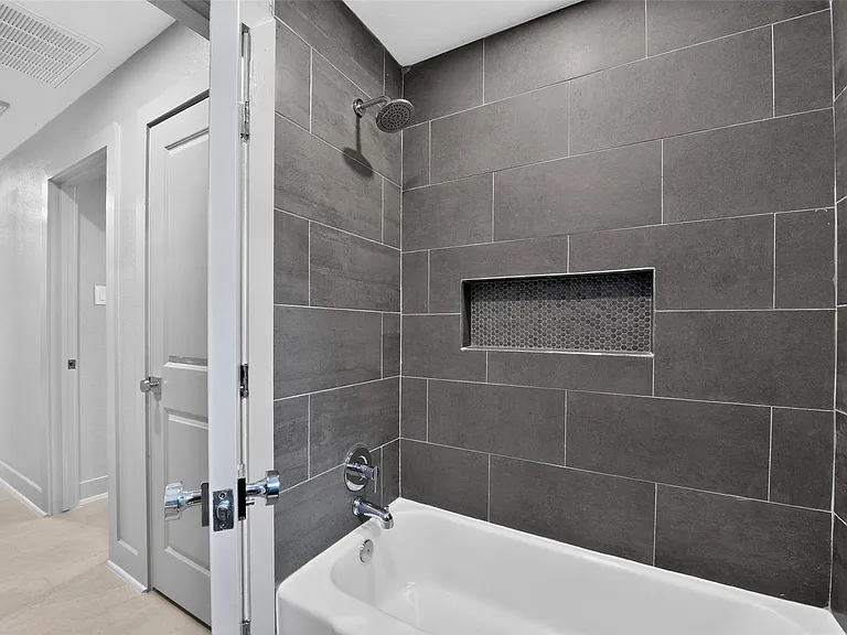 4131 Knotty Oaks Trl — Photo 26