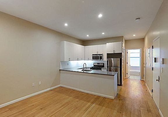 3rd image of 230 W 113th St APT 1D