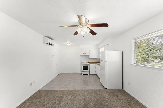 1 bed, 1.0 bath, 500 sqft, $950 — Photo 2