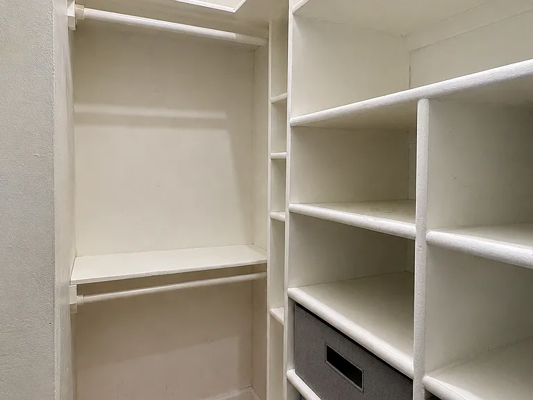 Large Bedroom (Closet)