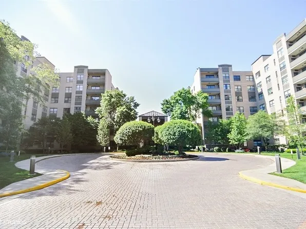 4545 W Touhy Ave APT 623, Lincolnwood, IL 60712