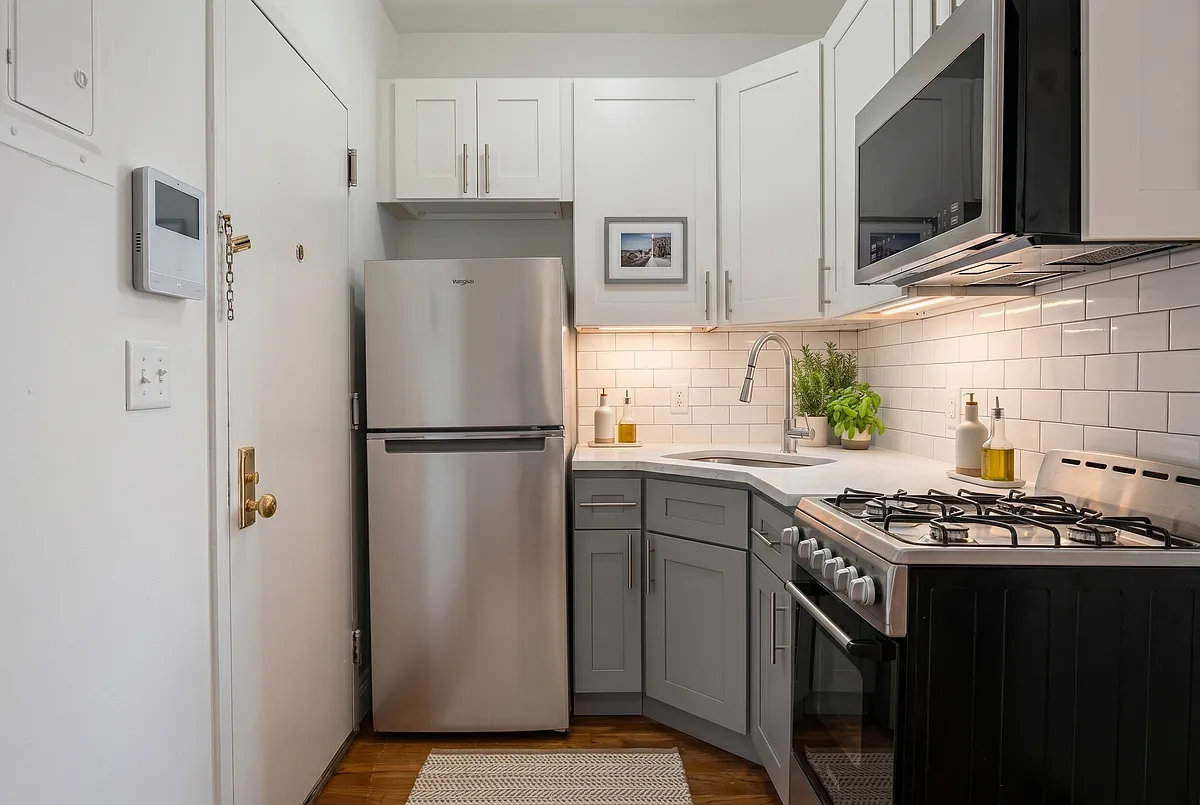 Building Photo - 129 Orchard St #14