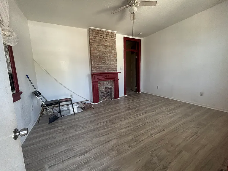 1824 6th St — Photo 2