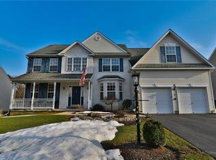 8 Windrift Ct, Easton, PA 18045