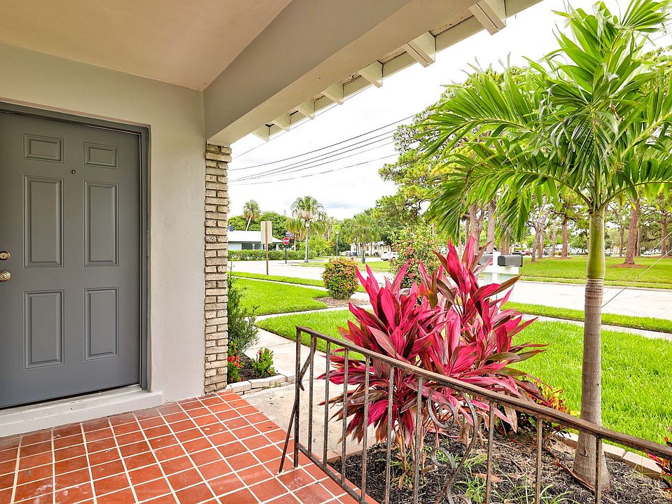 Completely remodeled quadruplex, with two duplex buildings and over