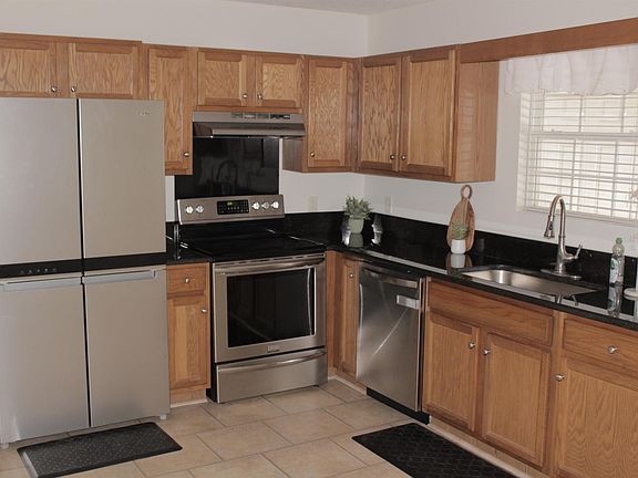 3rd image of 219 Woodruff Park Ln