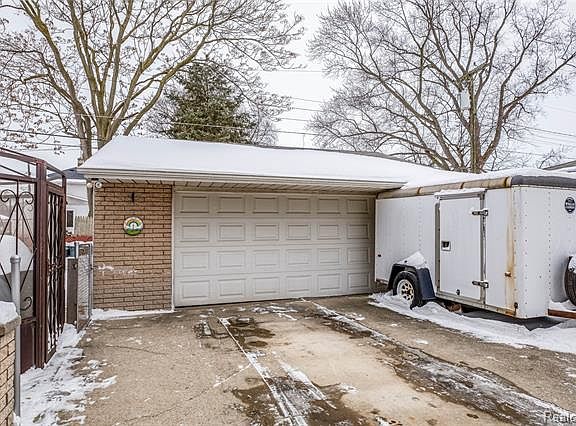 3rd image of 1233 Ferris Ave