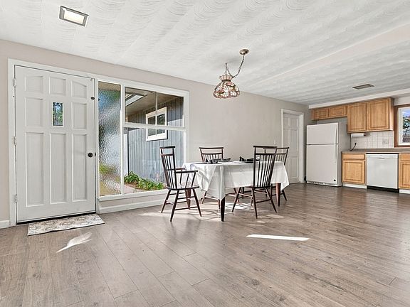 3rd image of 5 Judith Rd
