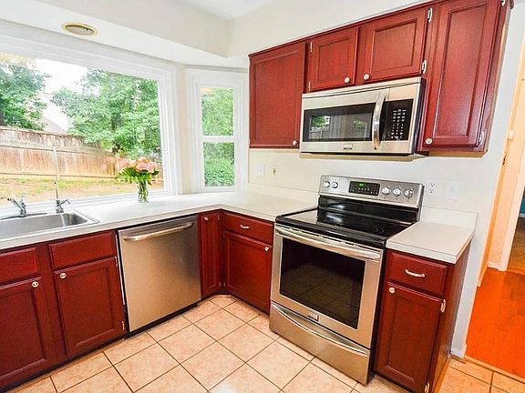 4th image of 28 Settlers Way