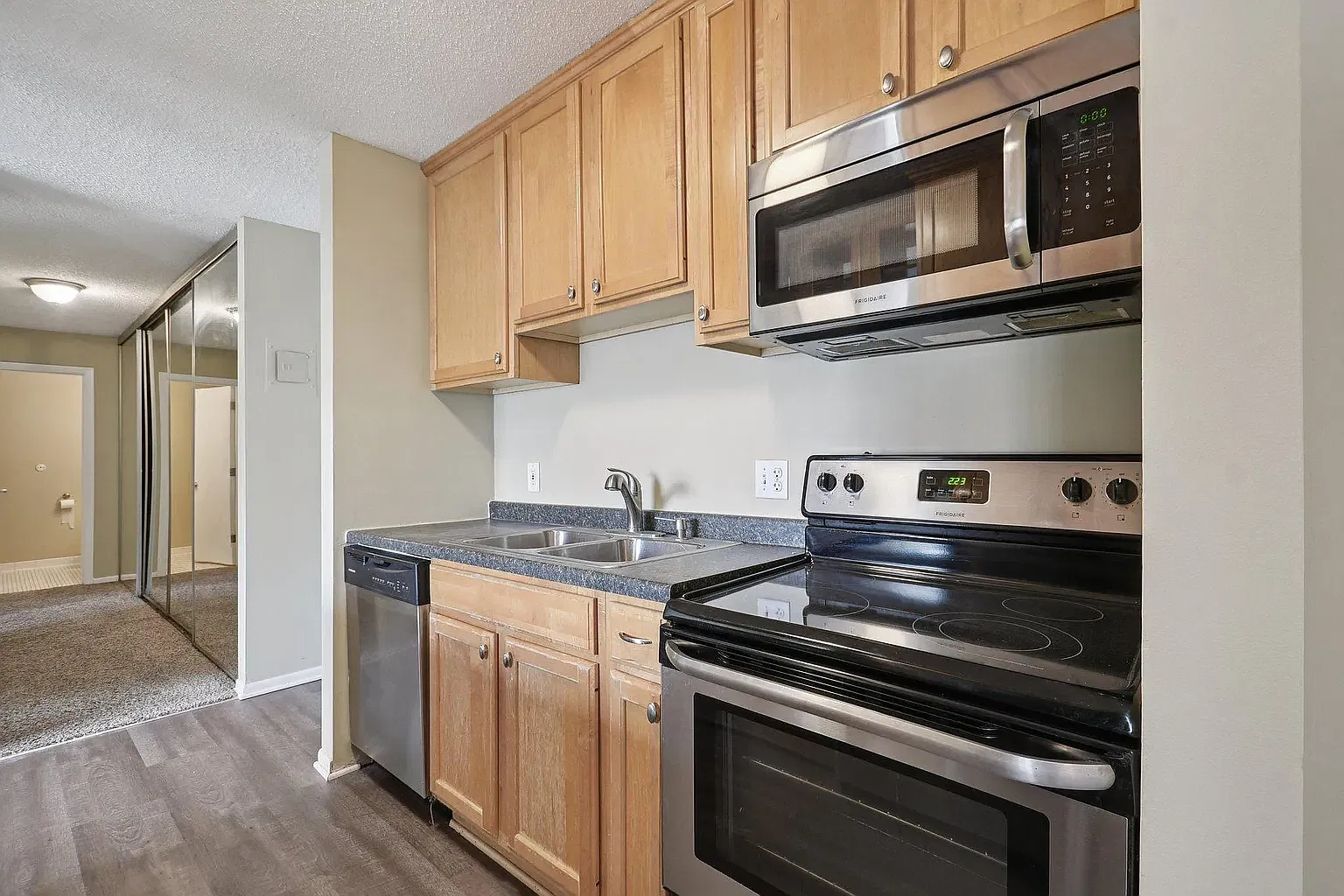 2 bed, 900 sqft, $1,450 — Photo 1