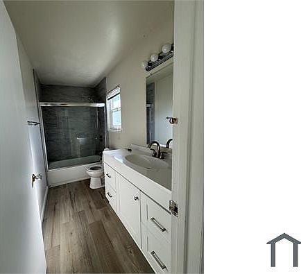 5th image of 2032 N Capitol Ave APT 2