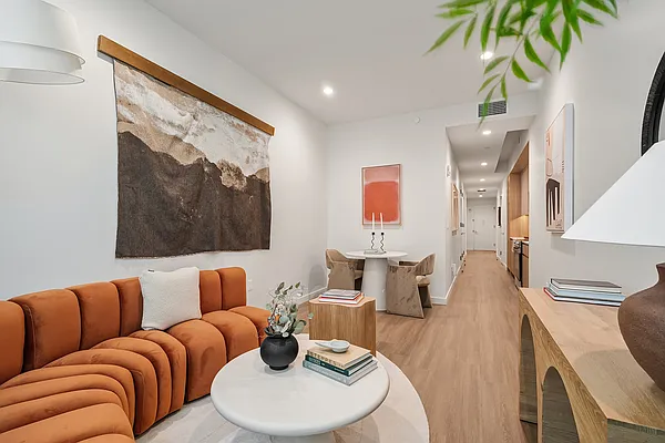Living room, photo 1