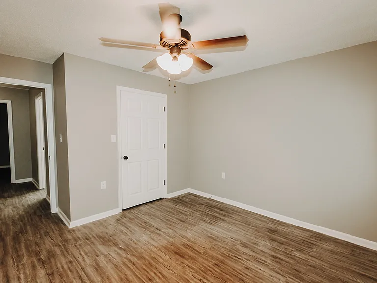 1800 Labette Manor Dr — Photo 9