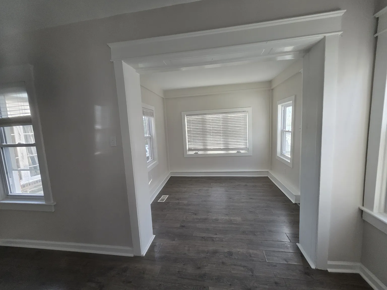3 bed, 1.5 bath, 1576 sqft, $2,500 — Photo 2