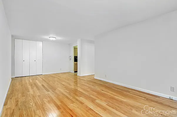 Rented by City Connections Realty | media 2