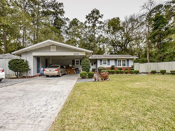 3rd image of 1203 Pineview Dr