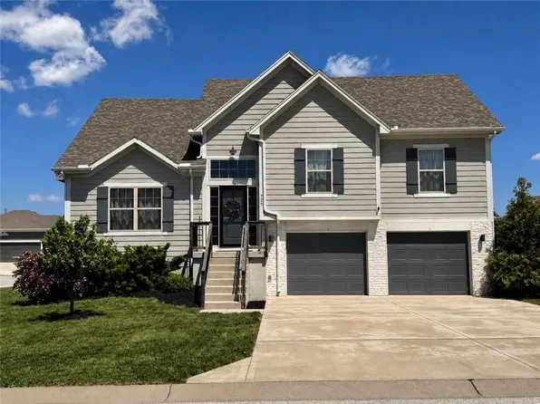 729 SE Juniper Dr, Blue Springs, MO 64014