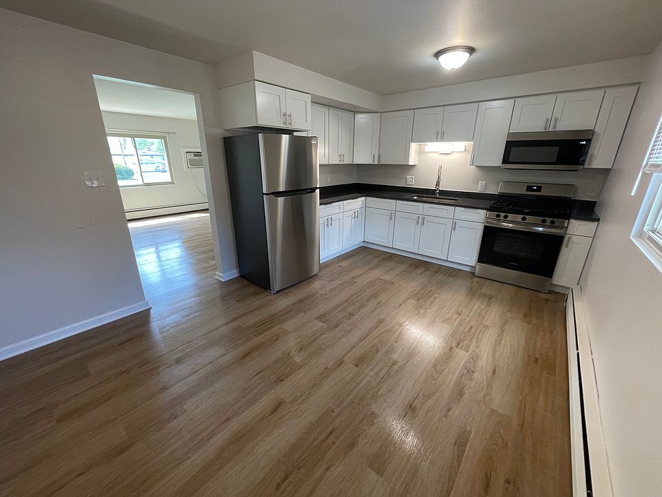 1st image of 8958 White Oak Ave APT 4