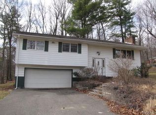 24 Kimberly Ct, Bloomingburg, NY 12721