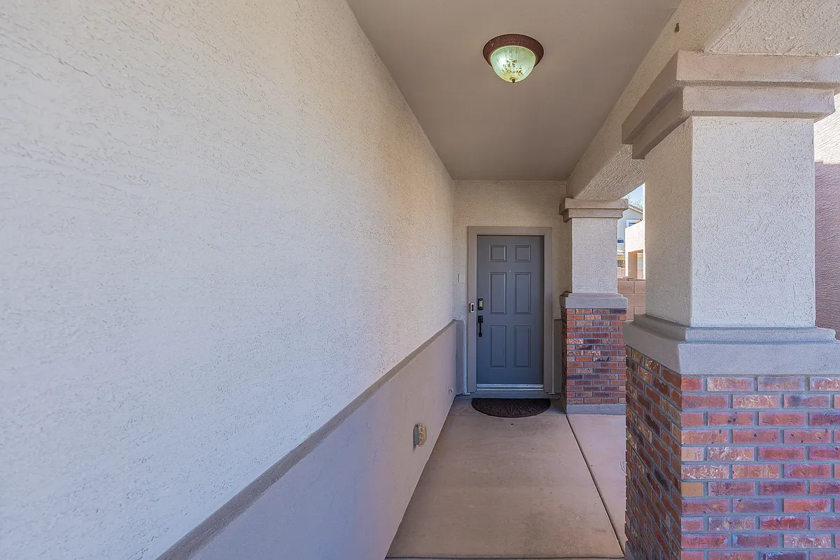 Building Photo - 2225 E Sunland Ave