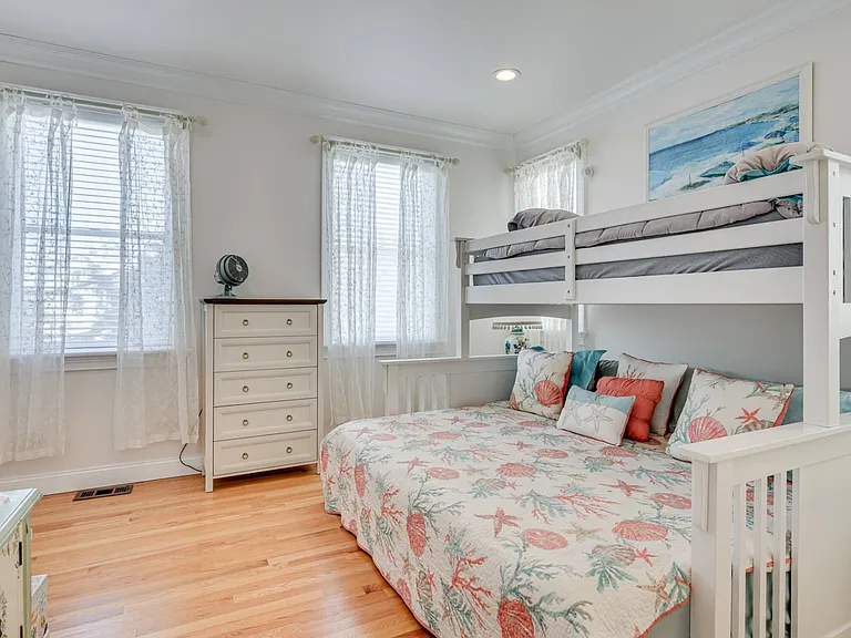 881 Dune Rd — Photo 23