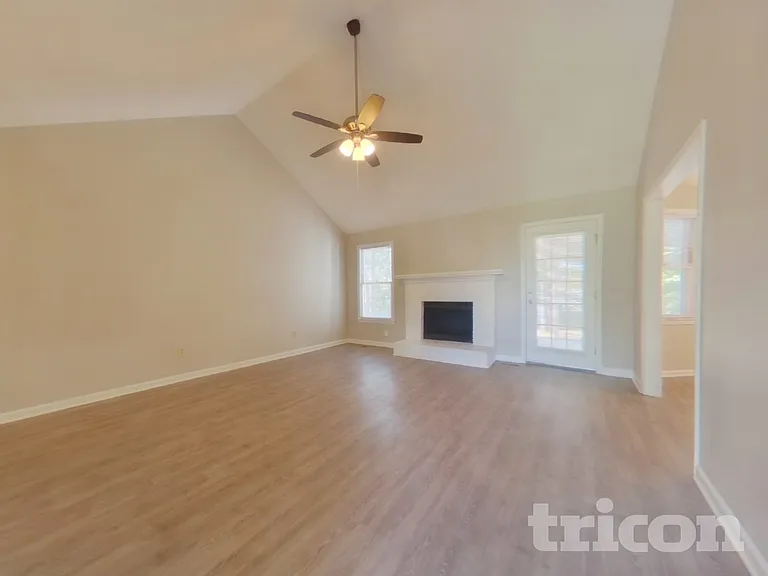 529 Ferncliffe Rd — Photo 2