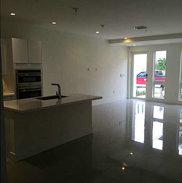 1st image of 10260 NW 63rd Ter APT 102