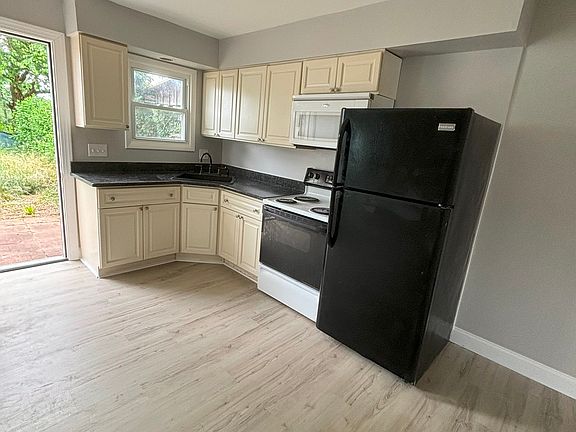2nd image of 5684 Greens Dr
